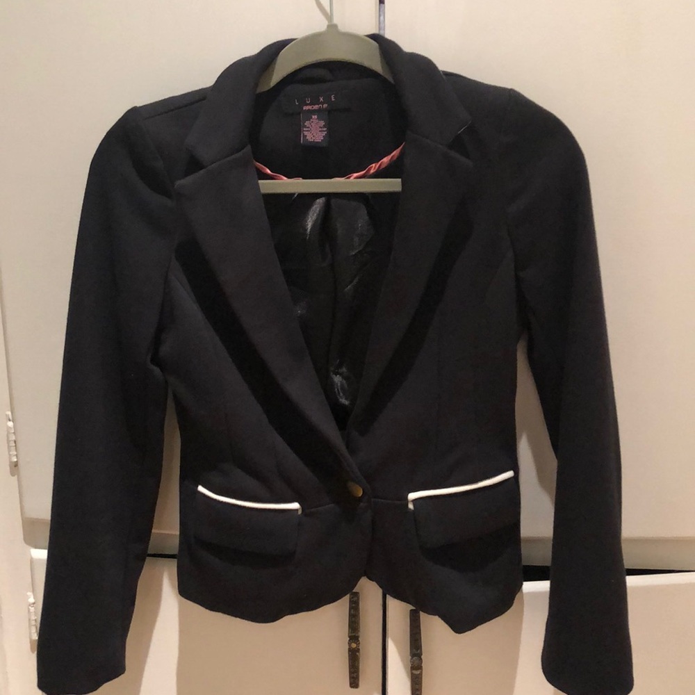 Black blazer with white trim pockets